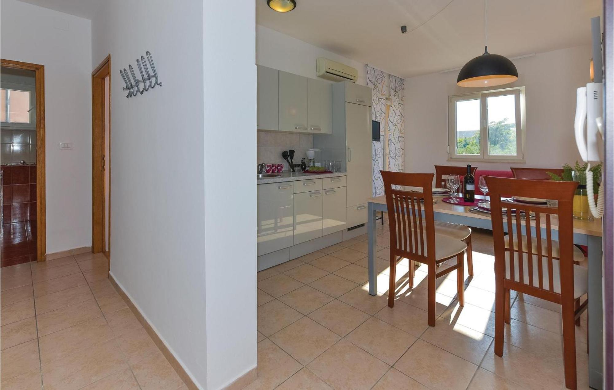 Gorgeous Apartment In Vodice With Kitchen Exterior foto